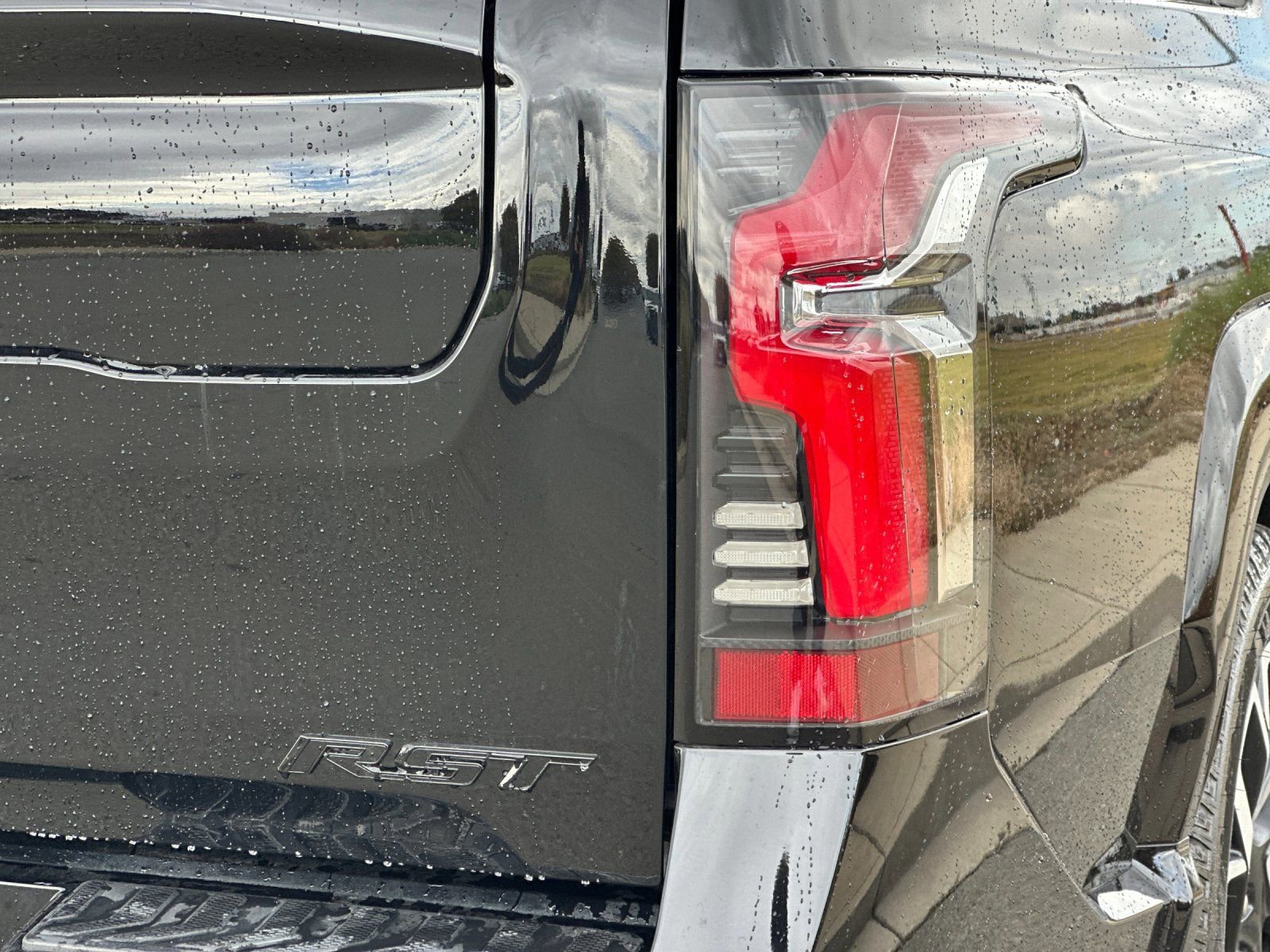 Used 2024 Chevrolet Silverado EV RST image 33