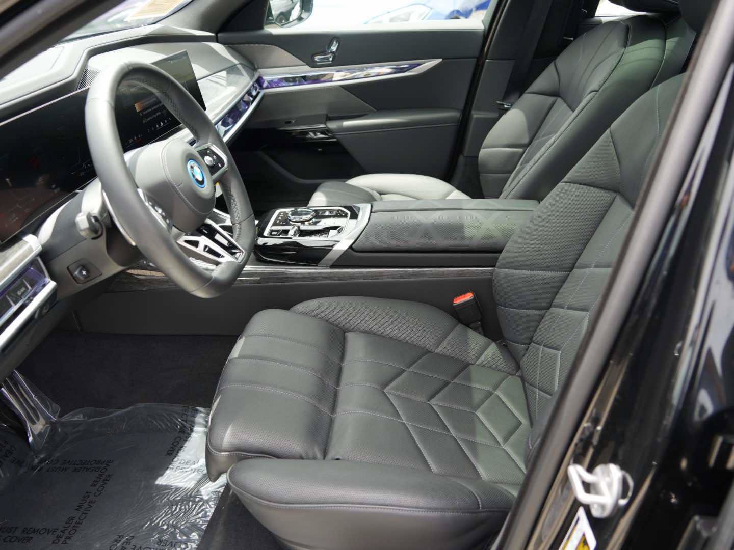 Used 2026 BMW 750e xDrive w/ Premium Package AWD/4WD image 13
