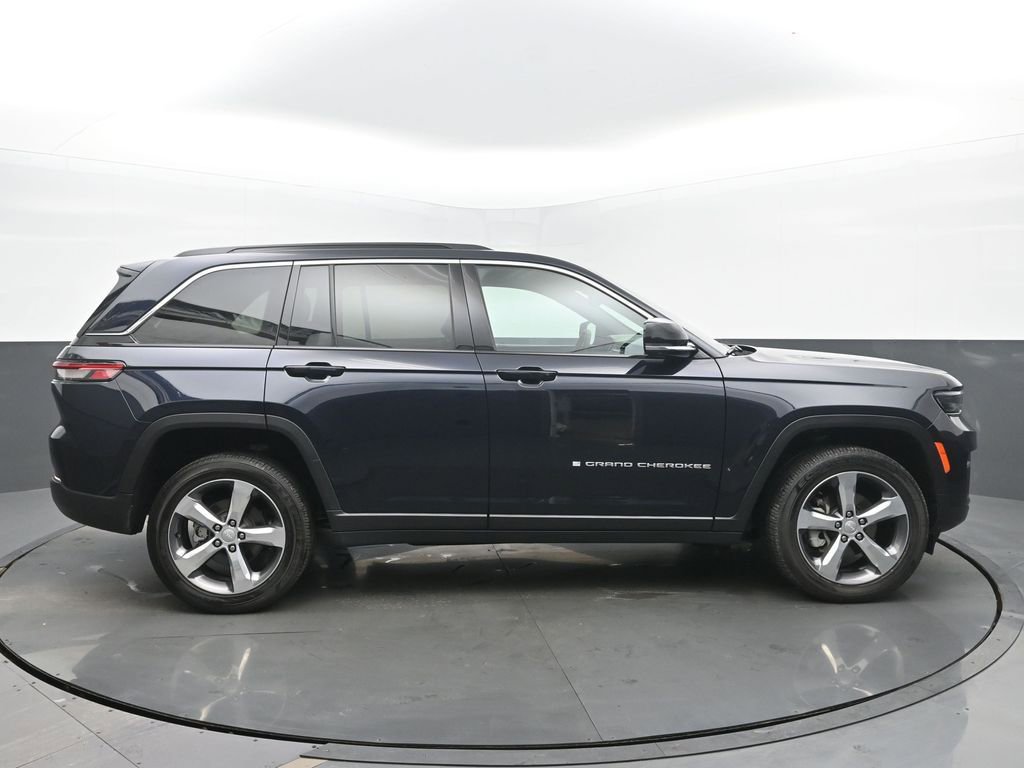 Used 2024 Jeep Grand Cherokee Limited w/ Luxury Tech Group II image 6