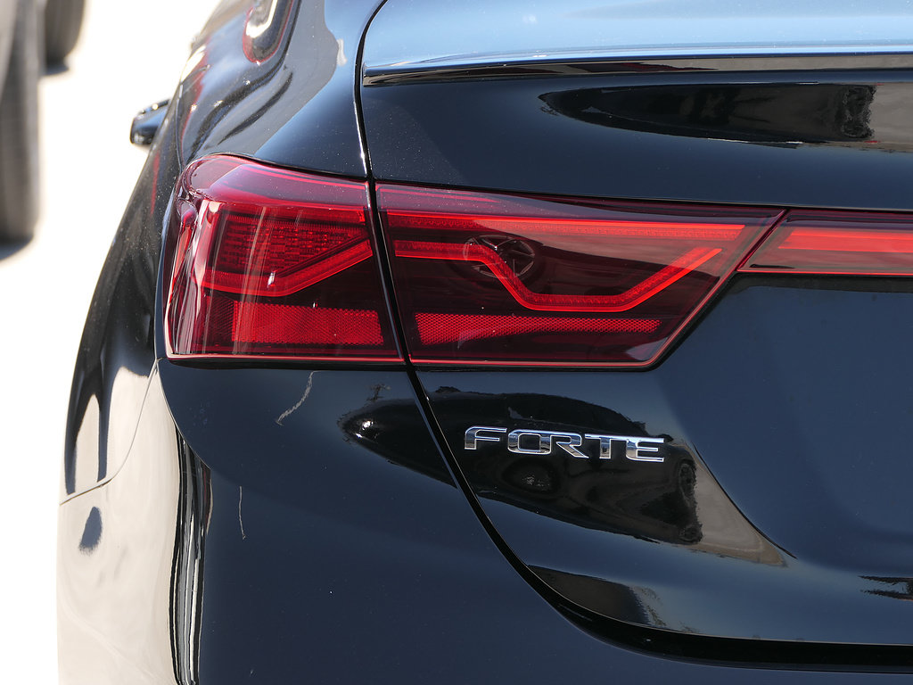 Used 2021 Kia Forte GT-Line w/ GT-Line Premium Package FWD image 6