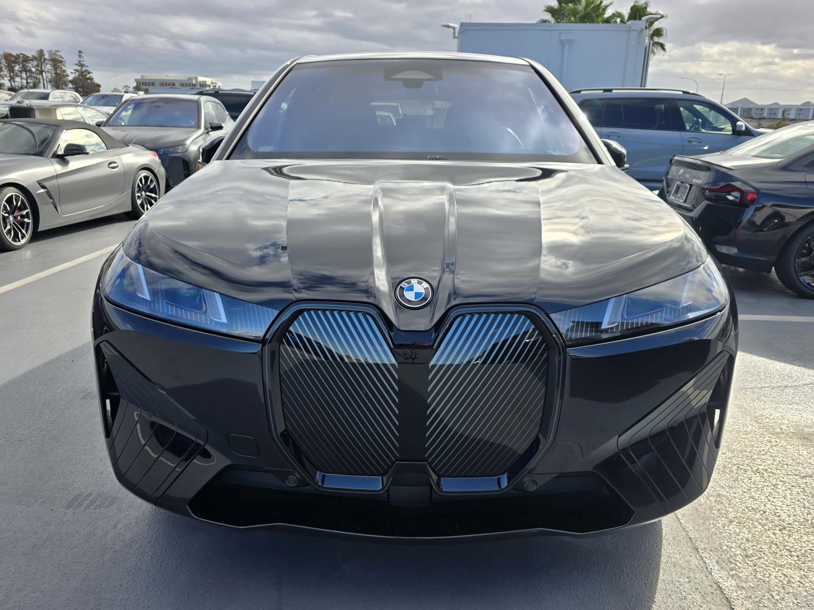 New 2026 BMW iX xDrive60 w/ Premium Package image 2