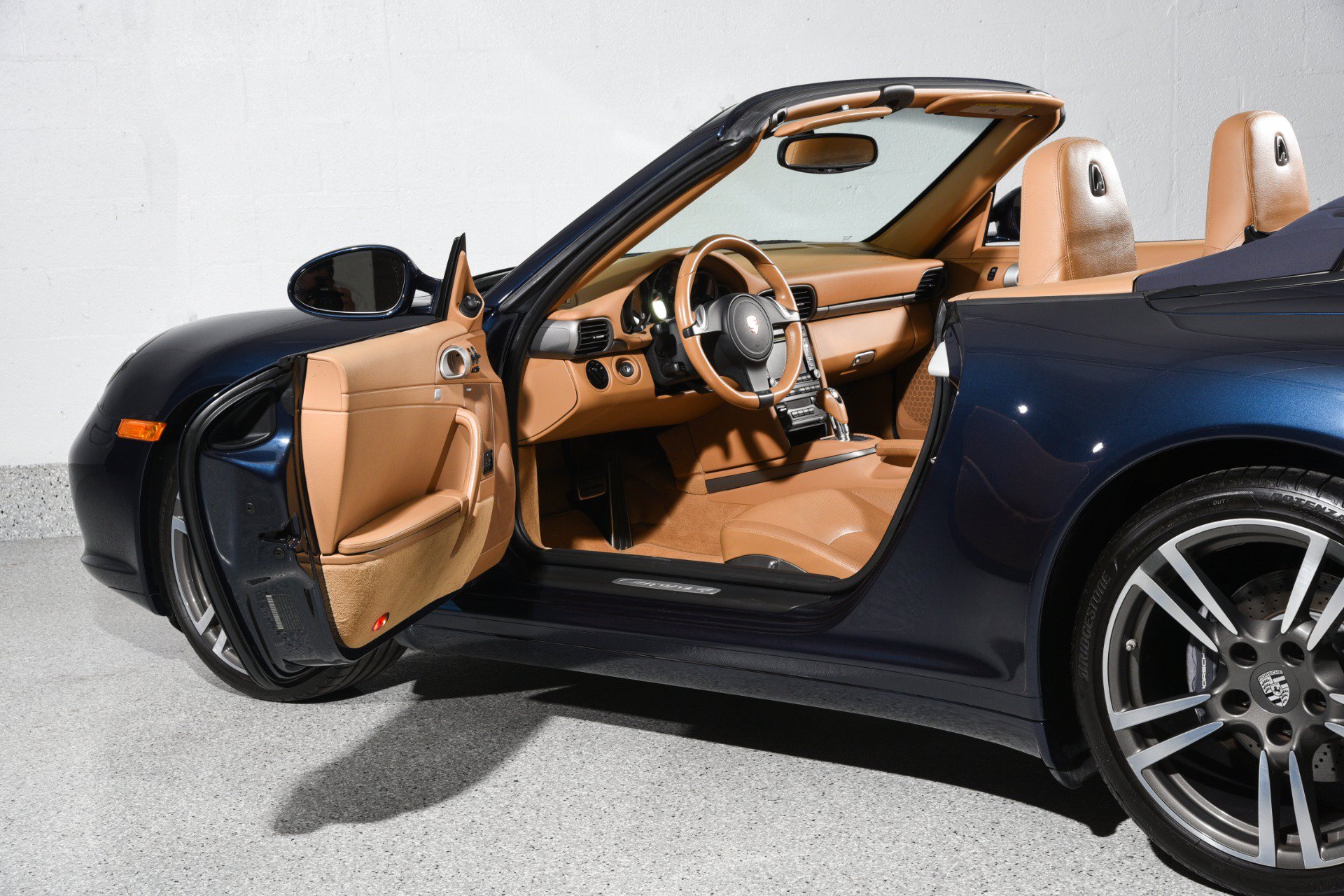Used 2012 Porsche 911 Carrera 4 AWD/4WD image 17