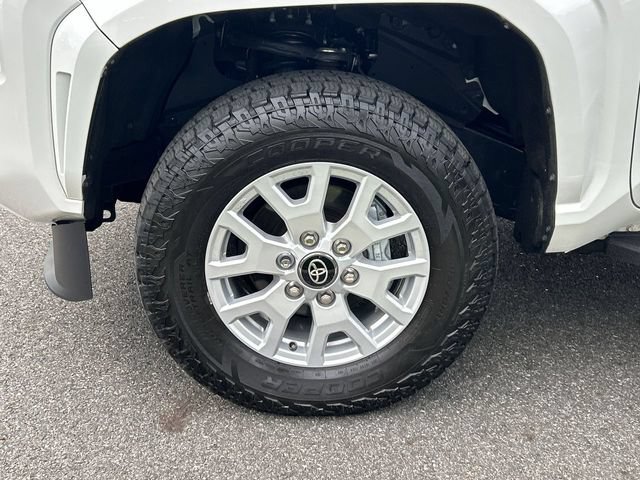 Used 2025 Toyota Tacoma SR5 w/ SR5 Upgrade Package AWD/4WD image 10