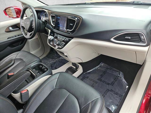 Used 2017 Chrysler Pacifica Touring-L FWD image 25
