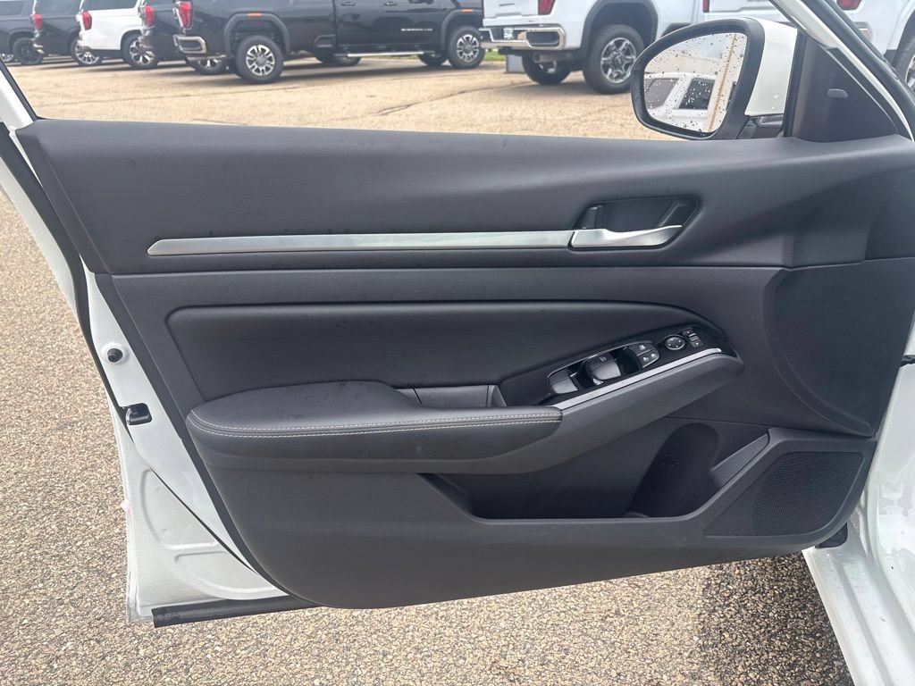 Used 2024 Nissan Altima 2.5 SL AWD/4WD image 16