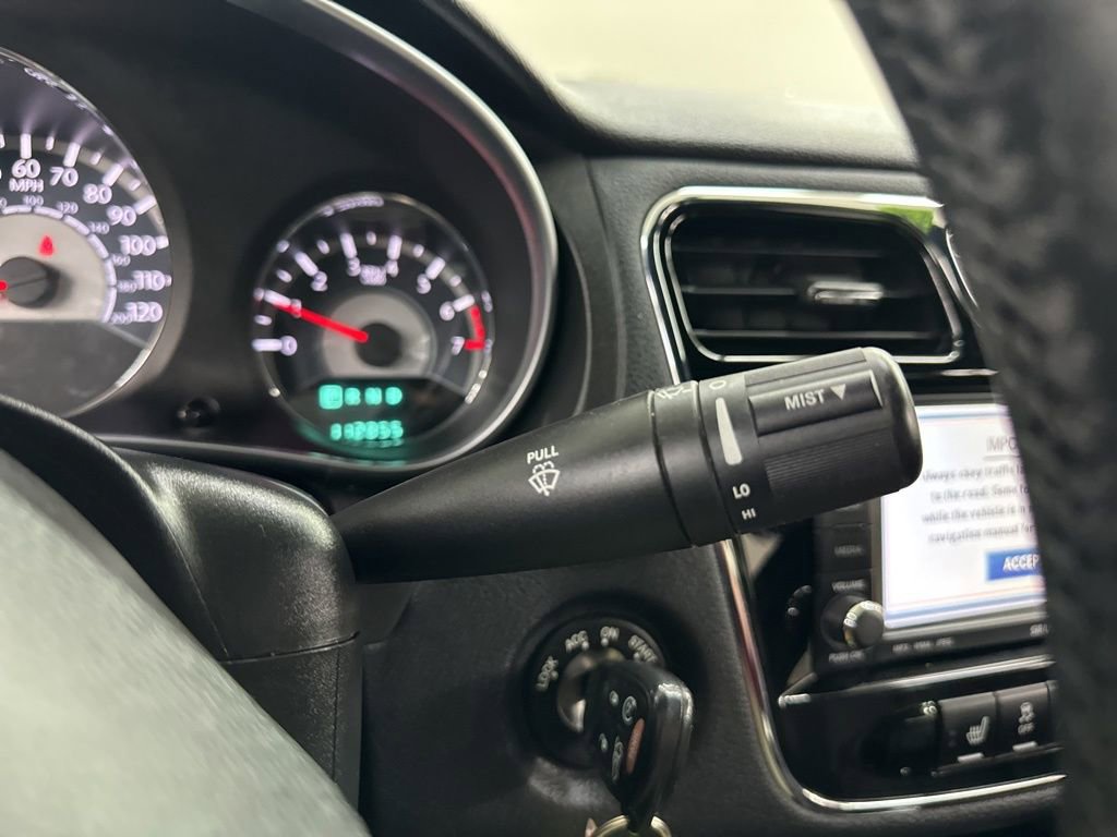 Used 2011 Chrysler 200 Limited image 37