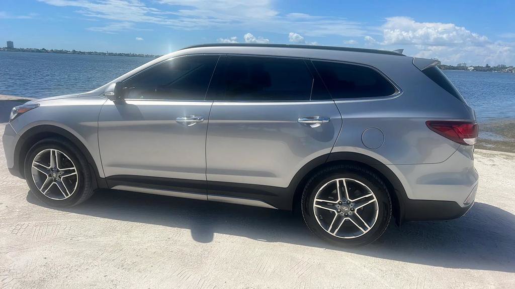Used 2017 Hyundai Santa Fe Limited AWD/4WD image 5