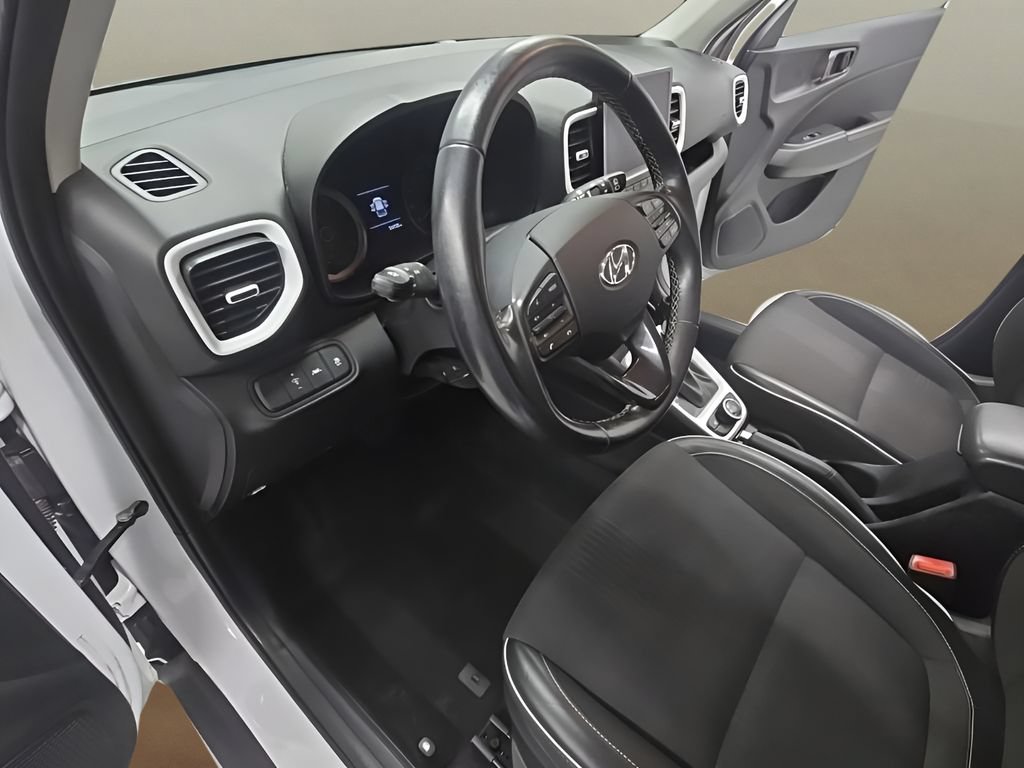 Used 2022 Hyundai Venue Limited FWD image 13