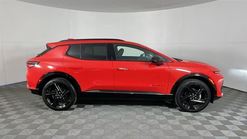 Used 2025 Chevrolet Equinox EV RS image 3