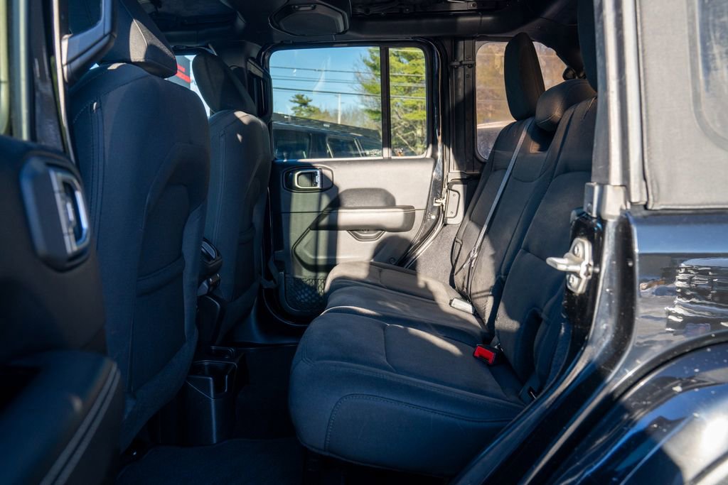 Used 2018 Jeep Wrangler Unlimited Sahara image 15