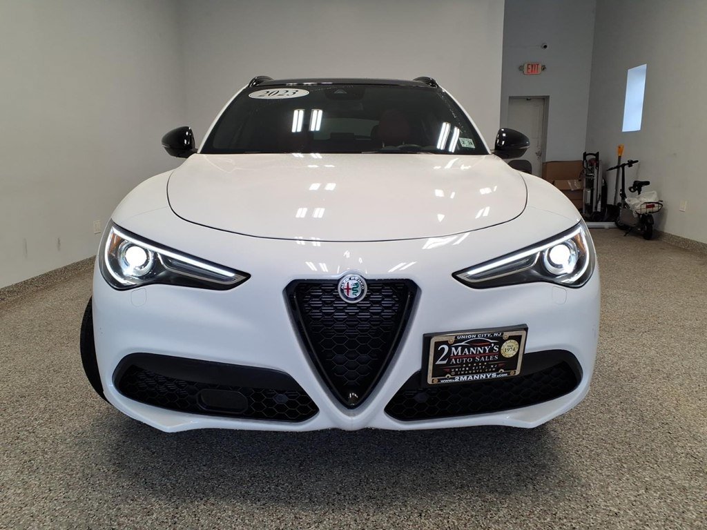 Used 2023 Alfa Romeo Stelvio Veloce AWD/4WD image 2