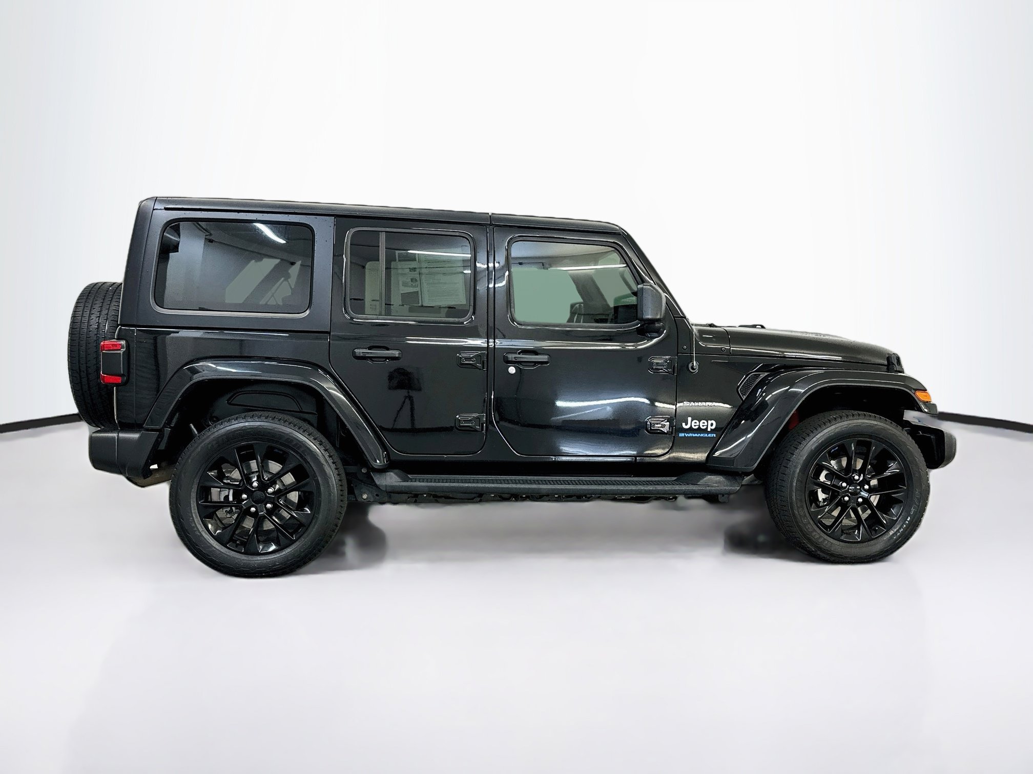 Used 2023 Jeep Wrangler Unlimited Sahara w/ Cold Weather Group AWD/4WD image 10