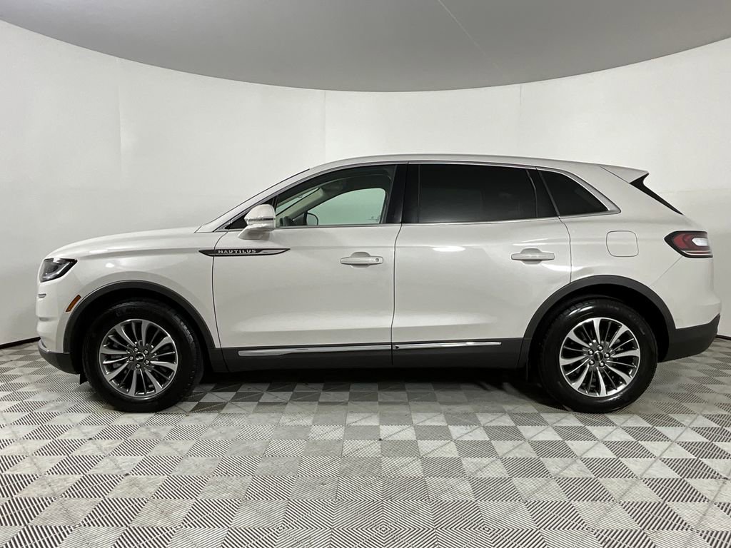 Used 2023 Lincoln Nautilus FWD image 2