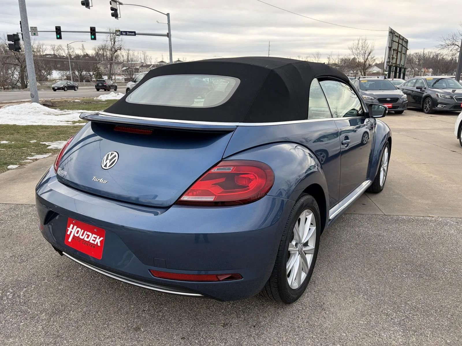 Used 2019 Volkswagen Beetle 2.0T SE image 6