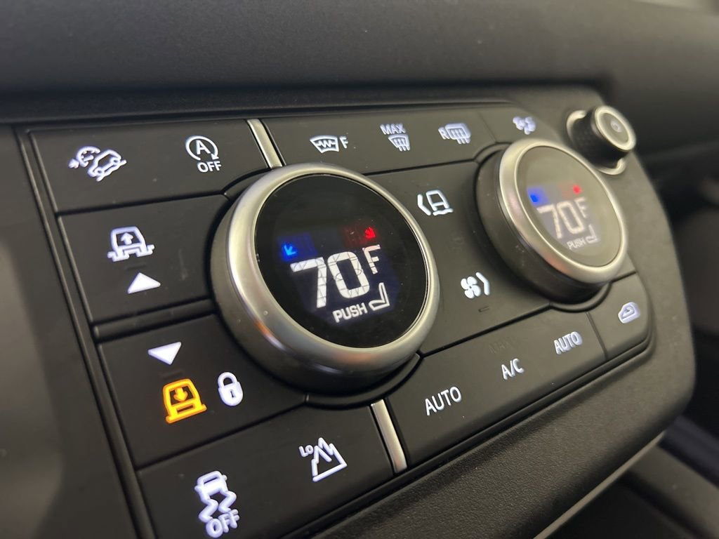 Used 2023 Land Rover Defender 130 SE image 33