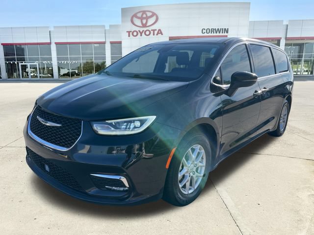 Used 2023 Chrysler Pacifica Touring-L FWD image 7