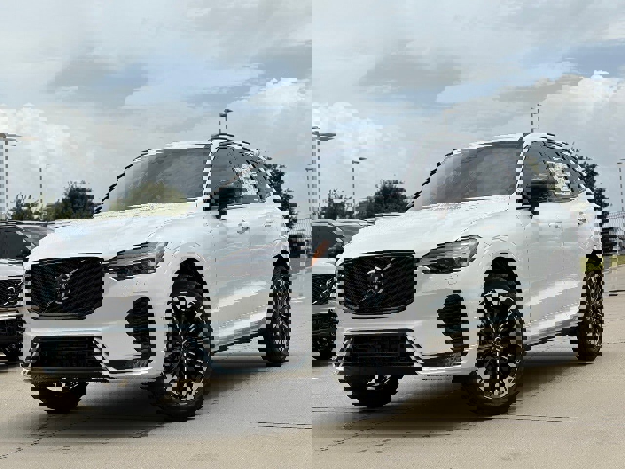 New 2026 Volvo XC60 B5 Plus w/ Protection Package Premier video 2