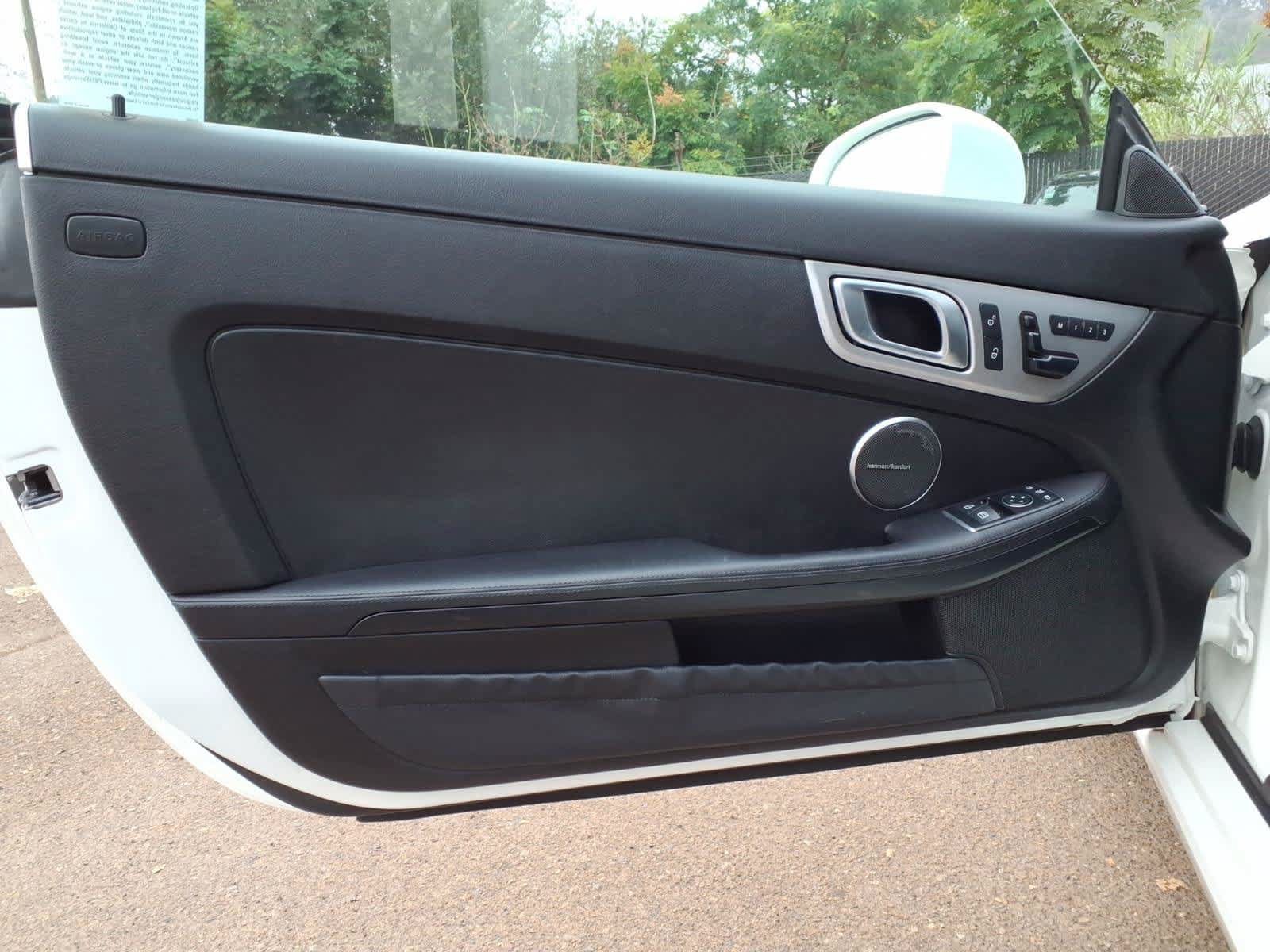 Used 2016 Mercedes-Benz SLK 300 w/ Premium 2 Package image 10