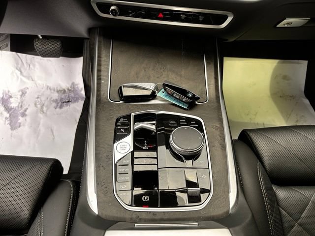 Used 2024 BMW X7 xDrive40i w/ Premium Package AWD/4WD image 25