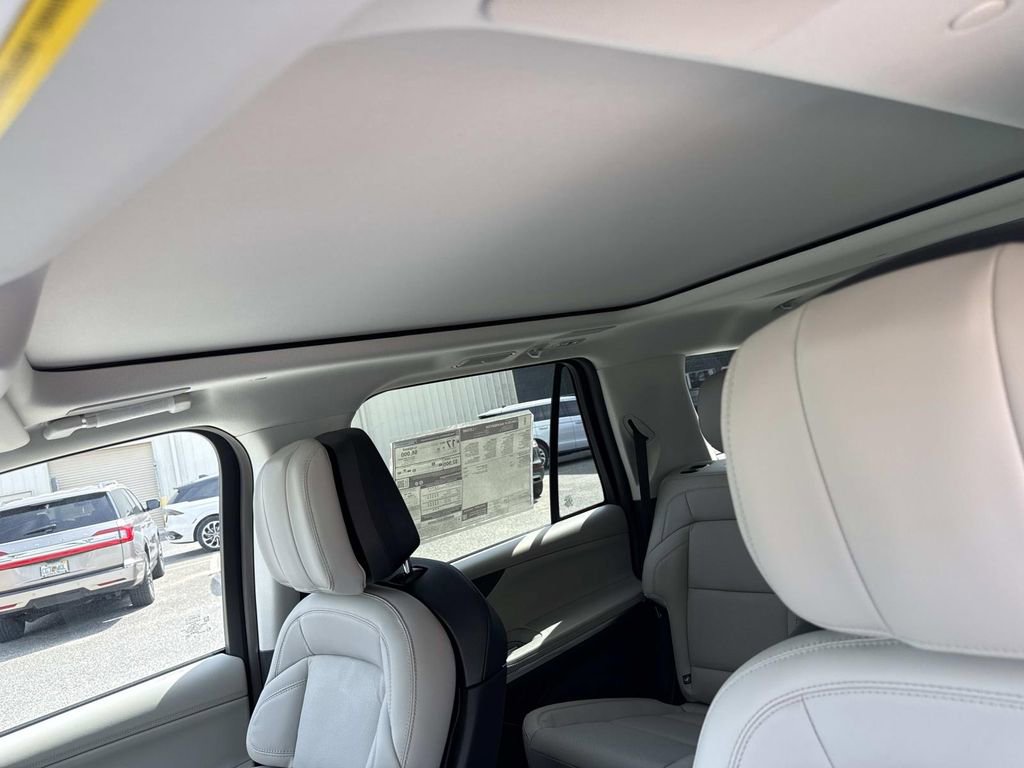New 2026 Lincoln Navigator Reserve w/ Jet Appearance Package image 34