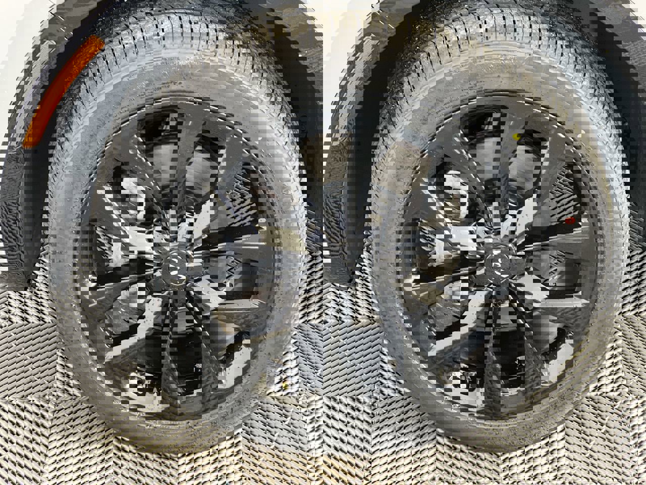 Certified 2023 Kia Sorento SX image 11