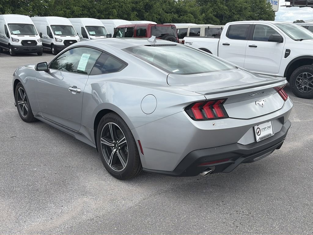 Used 2025 Ford Mustang Premium RWD image 5
