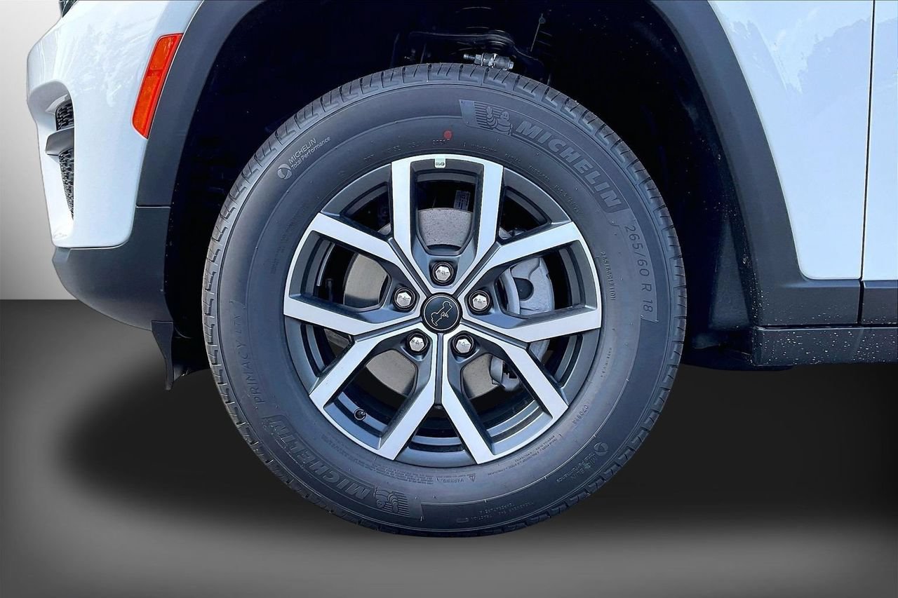 New 2027 Jeep Grand Cherokee Laredo RWD image 27
