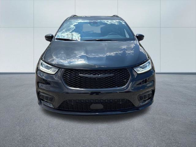 Certified 2023 Chrysler Pacifica Touring-L w/ S Appearance Package AWD/4WD image 10