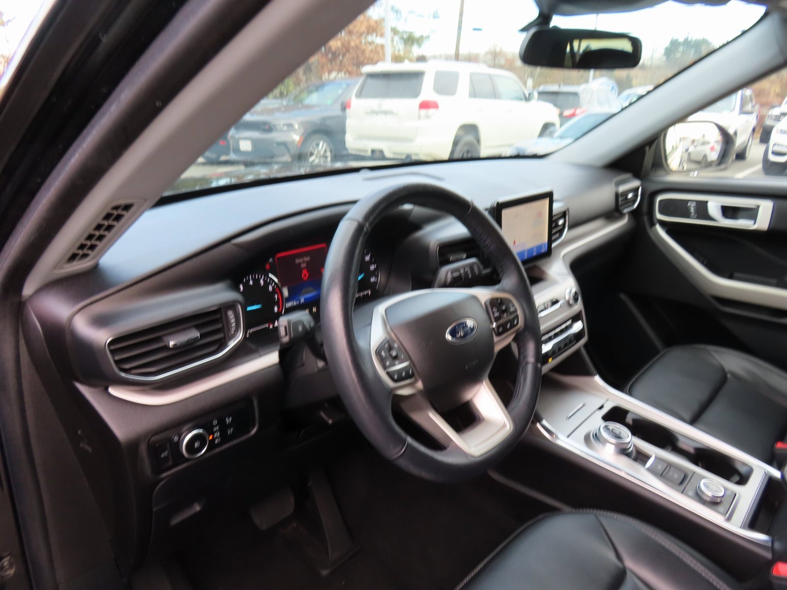 Used 2023 Ford Explorer XLT w/ Equipment Group 202A image 14