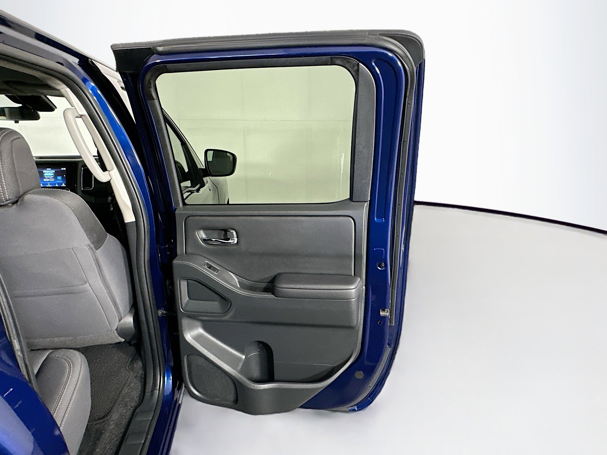 Used 2023 Nissan Frontier SV image 27