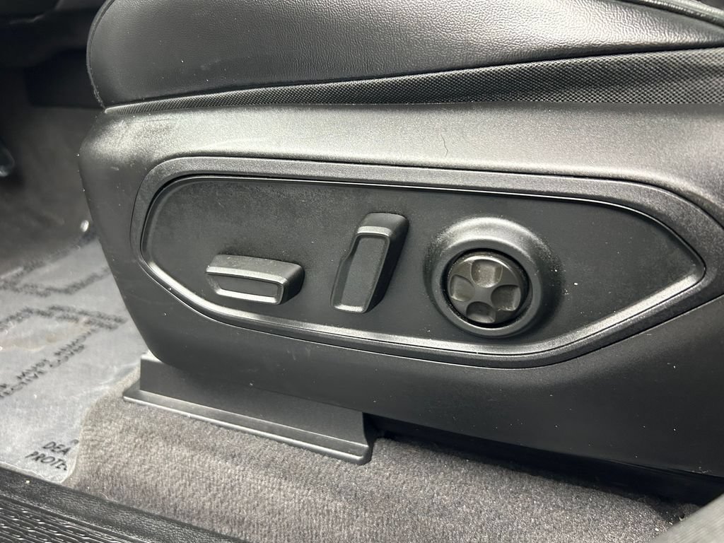 Used 2021 Jeep Grand Cherokee L Limited RWD image 13
