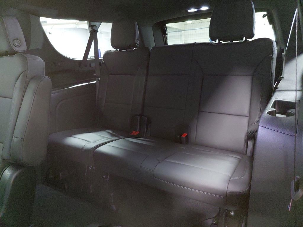 New 2026 Chevrolet Suburban Z71 w/ Z71 Off-Road Package AWD/4WD image 19
