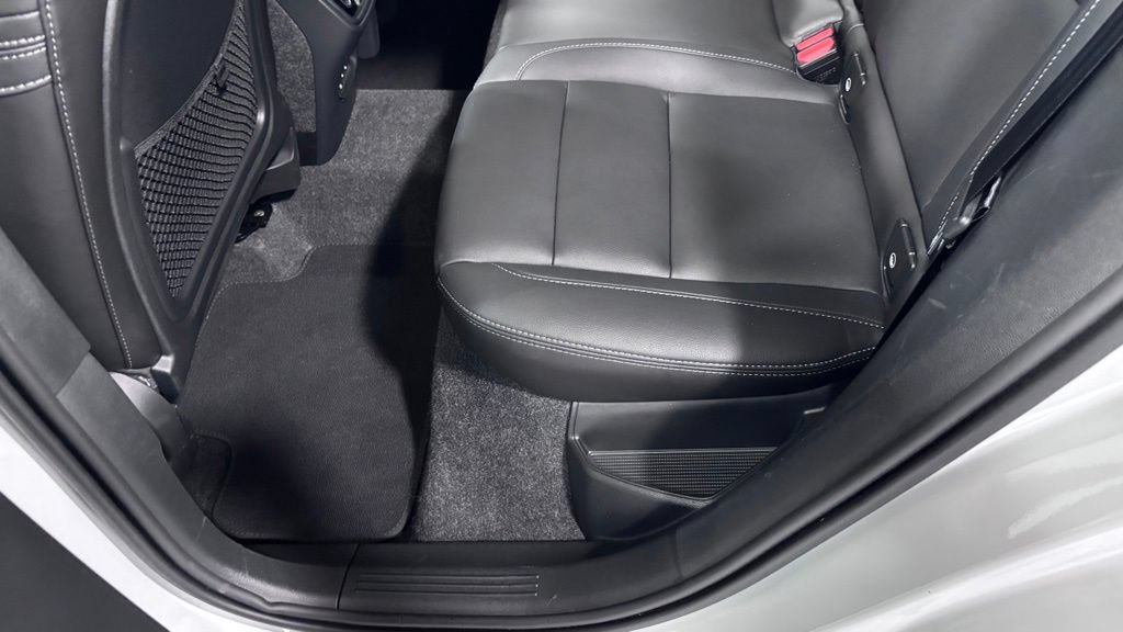 Certified 2026 Volvo XC40 B5 Plus AWD/4WD image 21