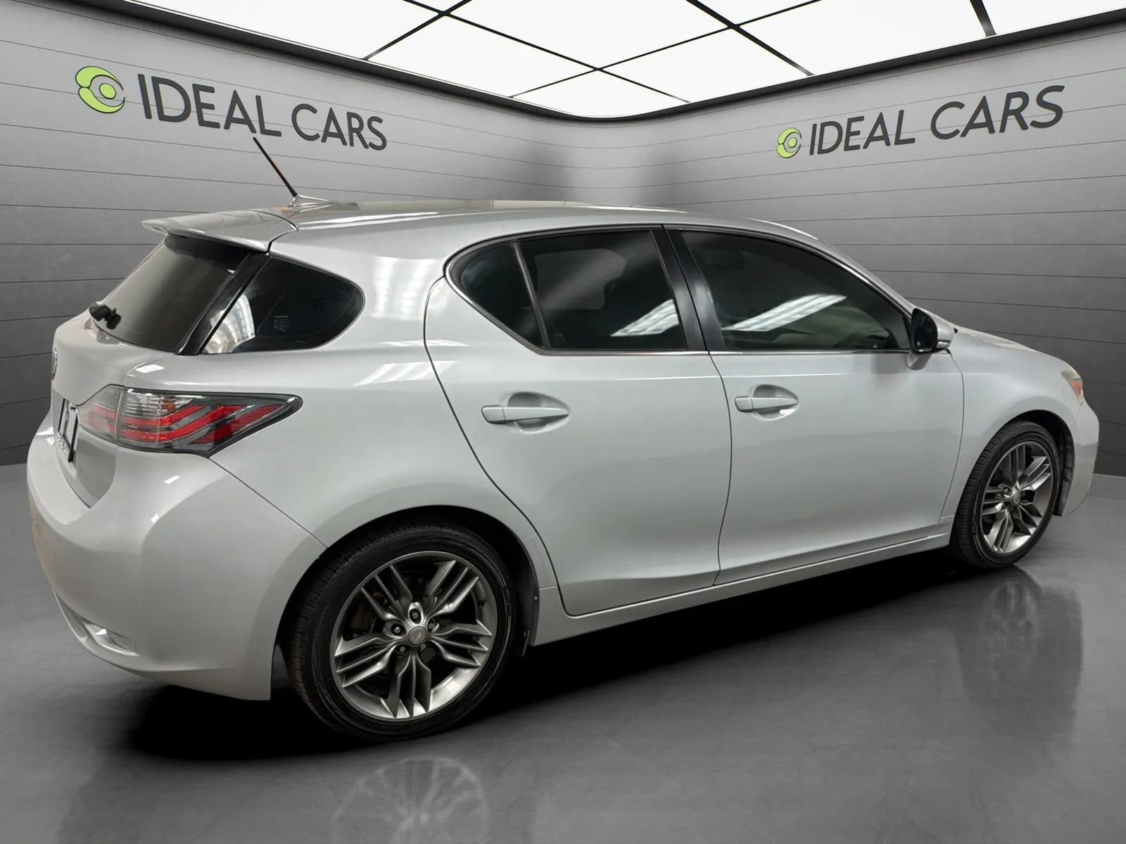 Used 2013 Lexus CT 200h w/ Premium Pkg w/Navigation FWD image 5