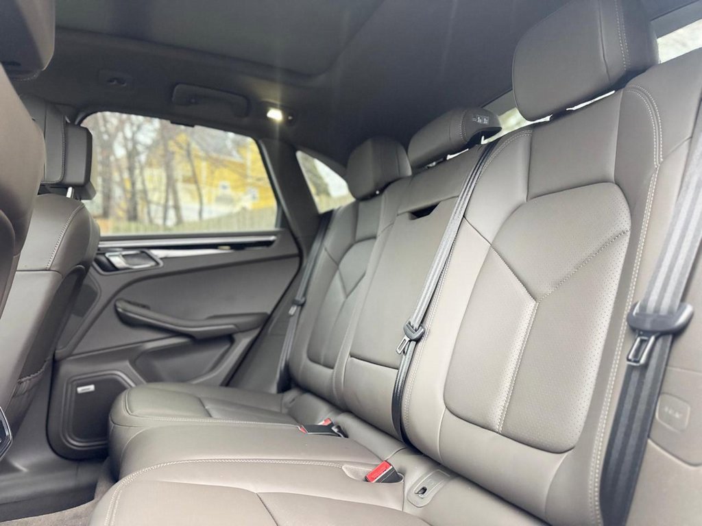 Used 2022 Porsche Macan w/ Premium Package Plus image 19