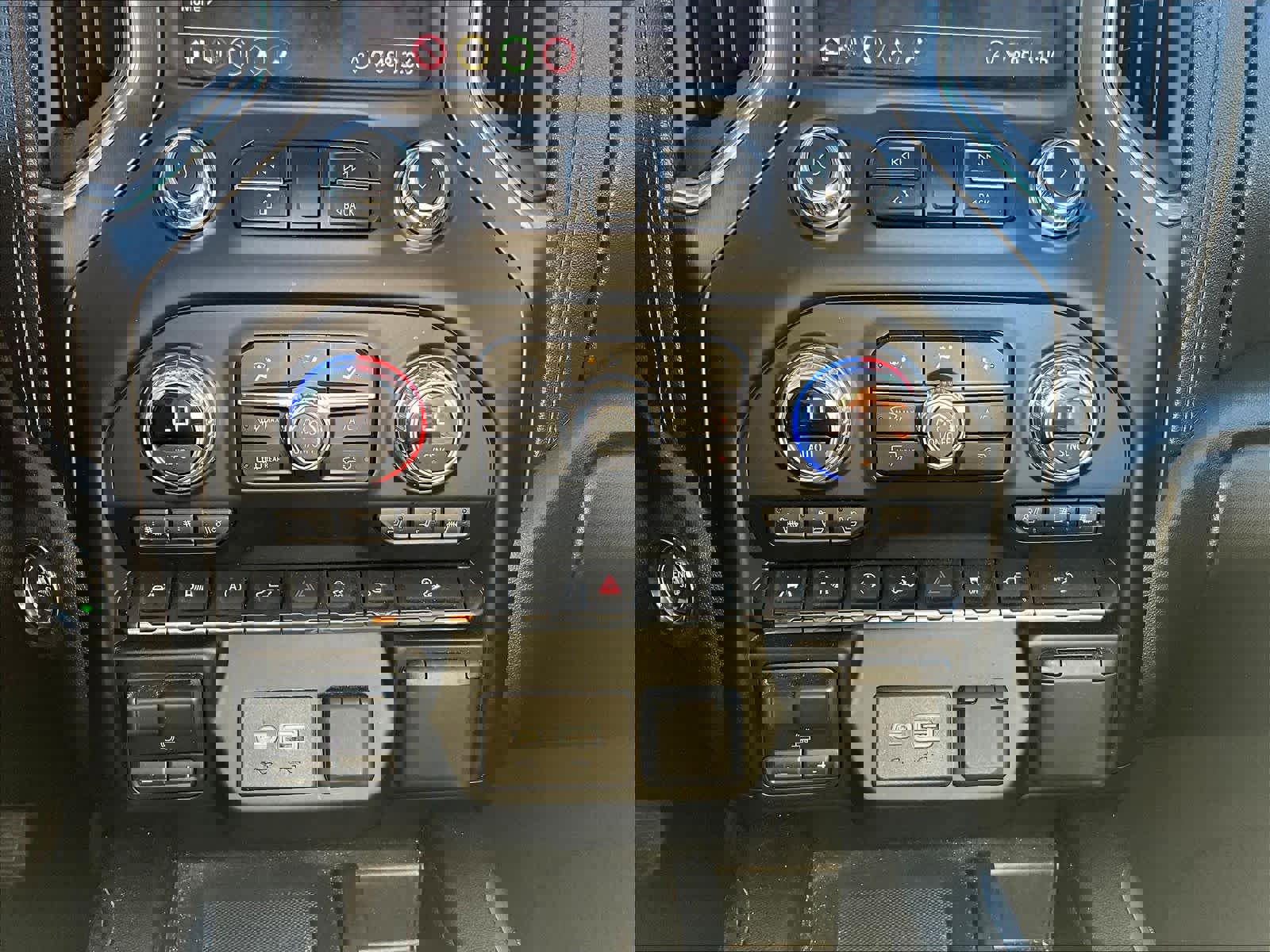 Used 2020 GMC Sierra 1500 AT4 w/ AT4 Premium Package image 26