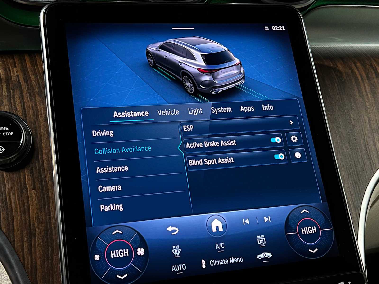 Certified 2025 Mercedes-Benz GLC 300 4MATIC image 35