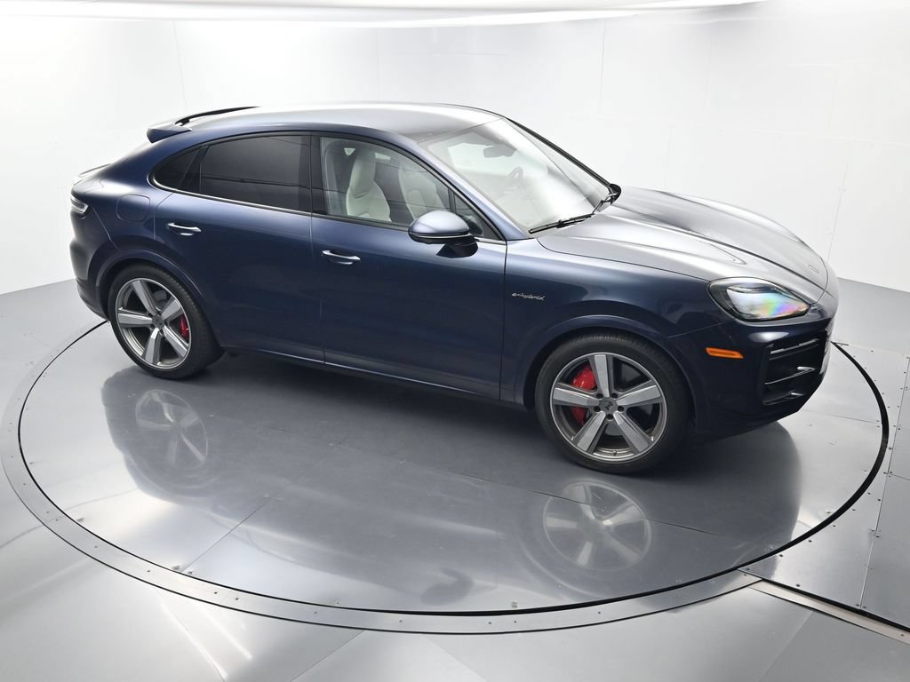 Certified 2025 Porsche Cayenne Turbo AWD/4WD image 39