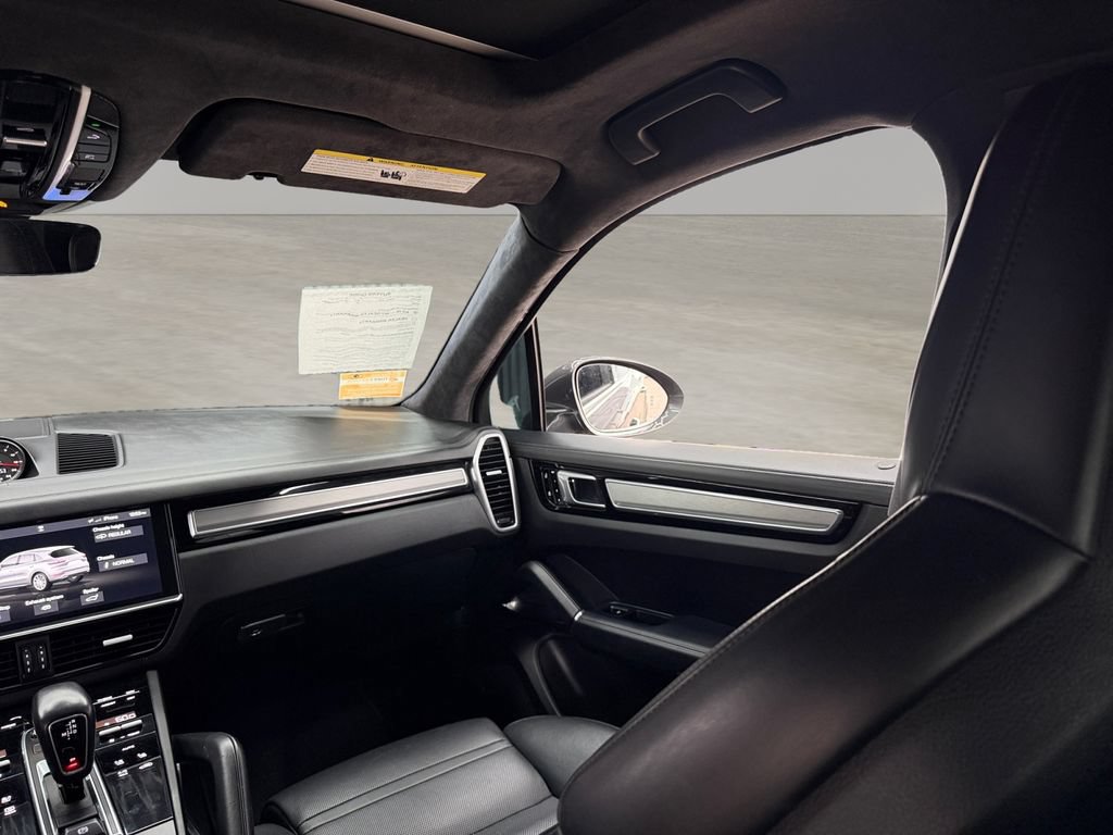 Used 2019 Porsche Cayenne Turbo AWD/4WD image 26