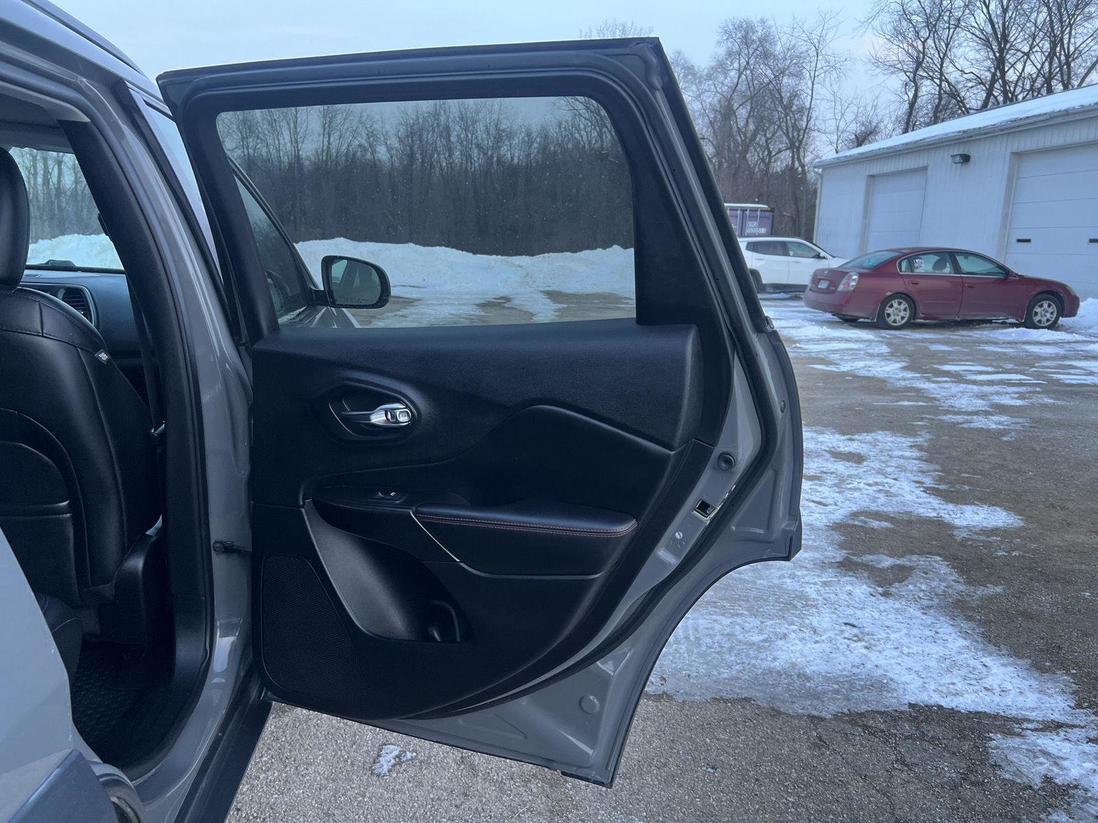 Used 2019 Jeep Cherokee Trailhawk w/ Cold Weather Group image 25