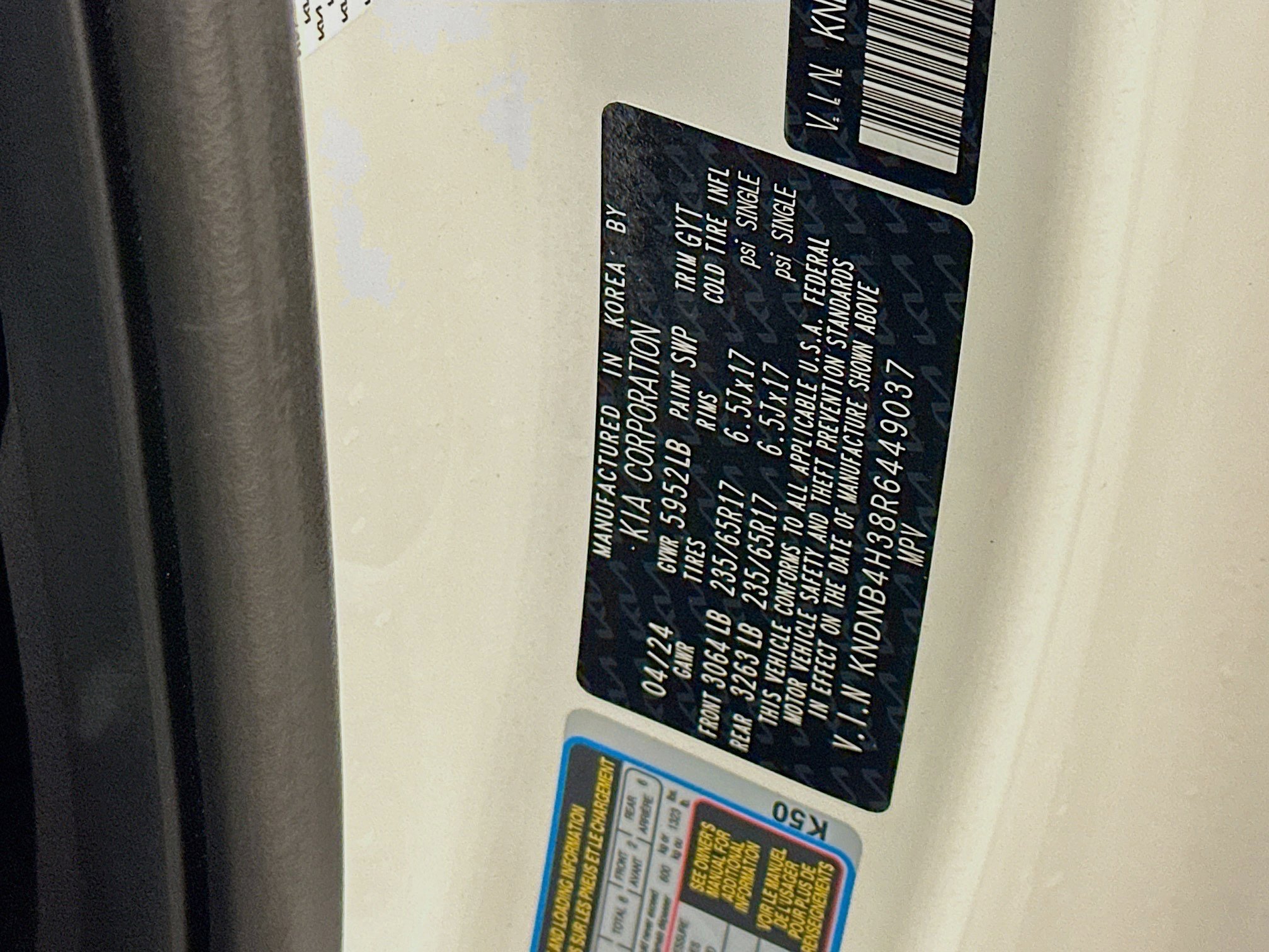 Used 2024 Kia Carnival LX image 12