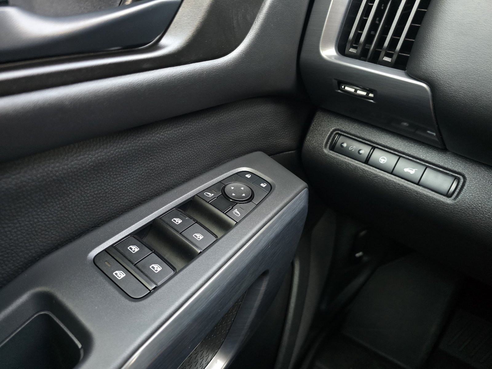 Certified 2025 Nissan Pathfinder Rock Creek AWD/4WD image 24