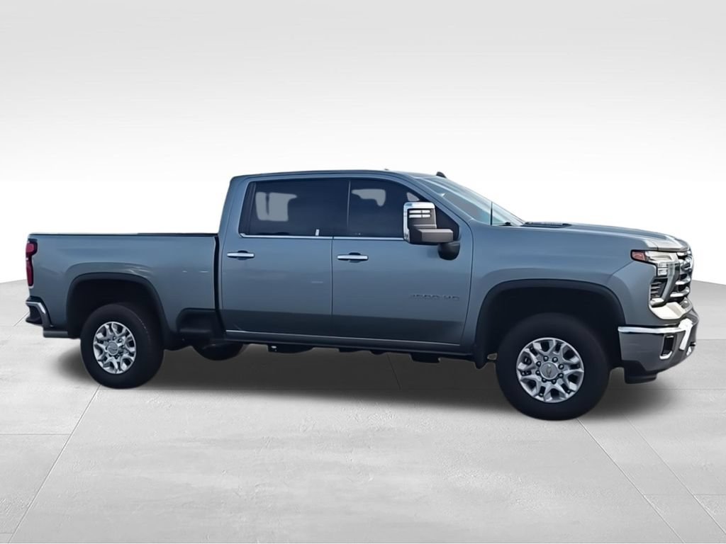 Used 2024 Chevrolet Silverado 2500 LTZ AWD/4WD image 2