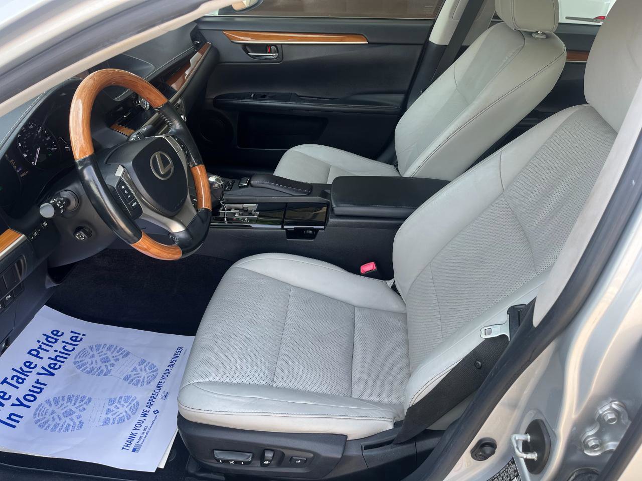 Used 2013 Lexus ES 300h w/ Luxury Pkg image 11