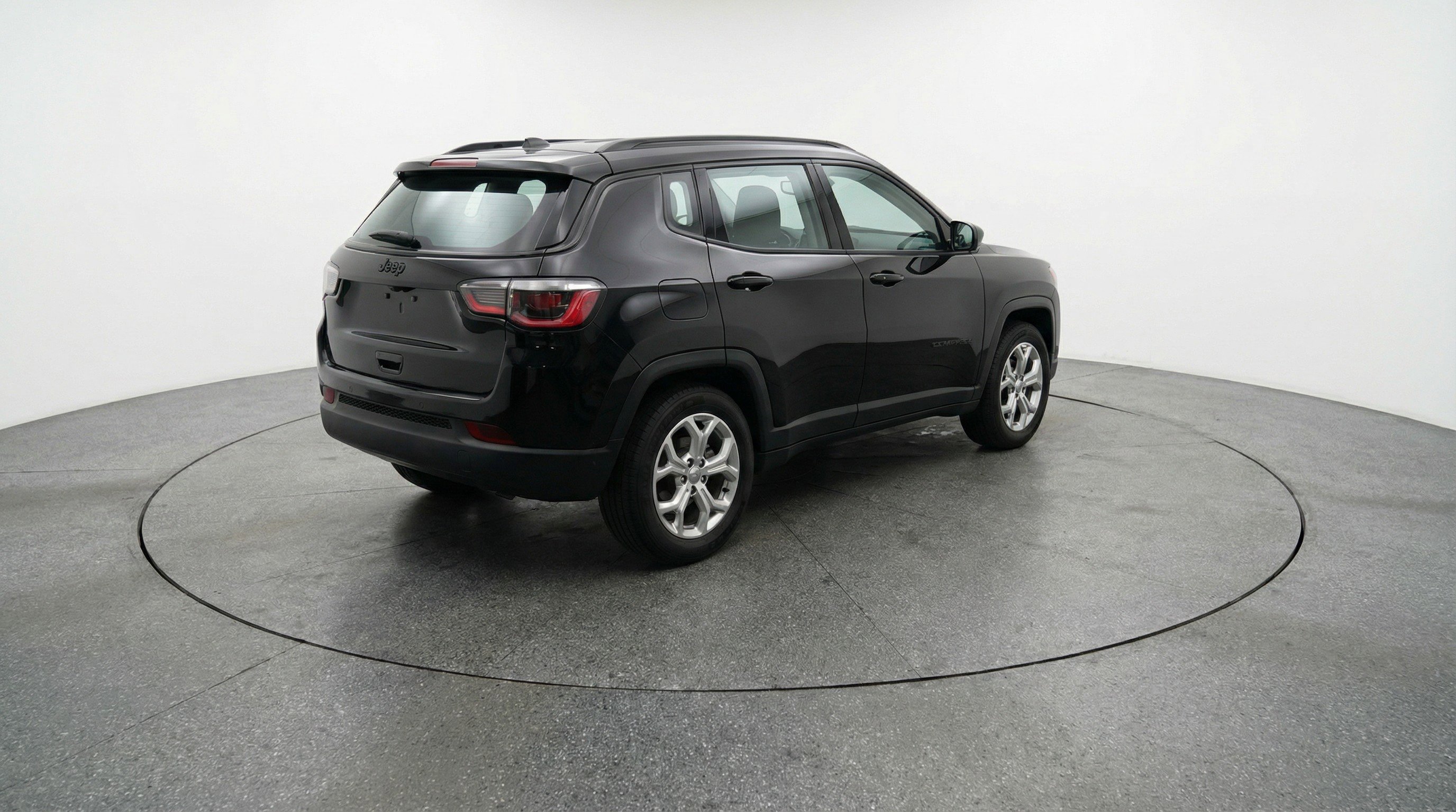 Used 2025 Jeep Compass Latitude image 9