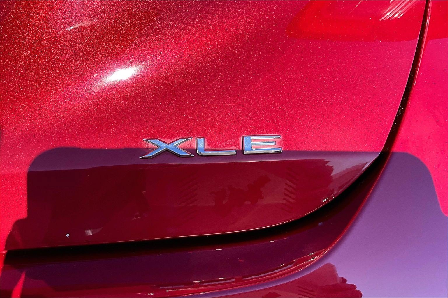 Used 2022 Toyota Avalon XLE FWD image 31