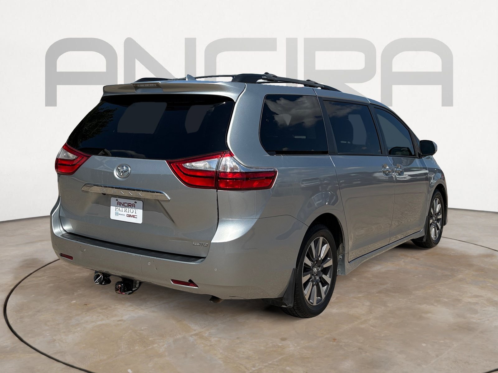 Used 2019 Toyota Sienna Limited Premium FWD image 10
