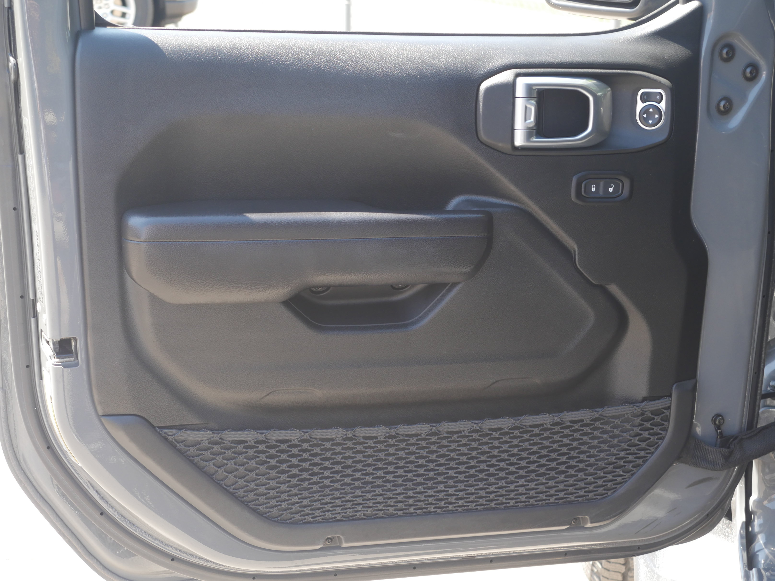 Used 2021 Jeep Wrangler Sport AWD/4WD image 33