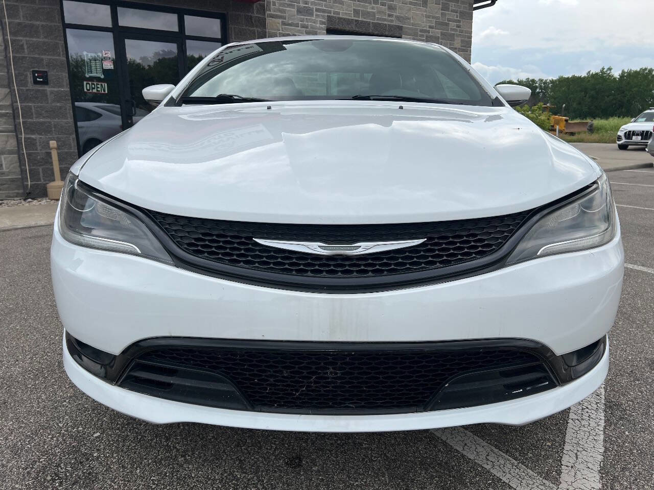 Used 2015 Chrysler 200 S w/ Comfort Group image 2
