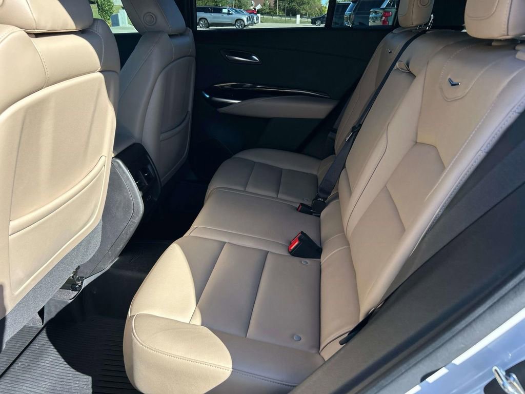 Certified 2024 Cadillac XT4 Luxury w/ Cold Weather Package image 19